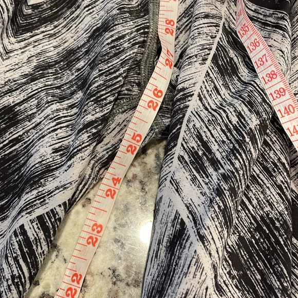 Lululemon Pants Namaskar Size 4 - Picture 12 of 12